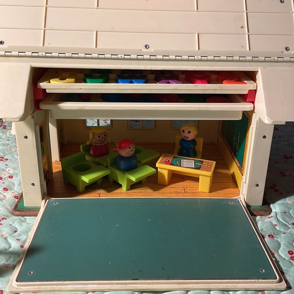 VINTAGE LITTLE PEOPLE SCHOOLHOUSE 1960s - Picture 3 of 15